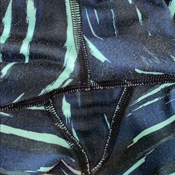 lululemon Wunder Under Crops - Picture 10 of 10